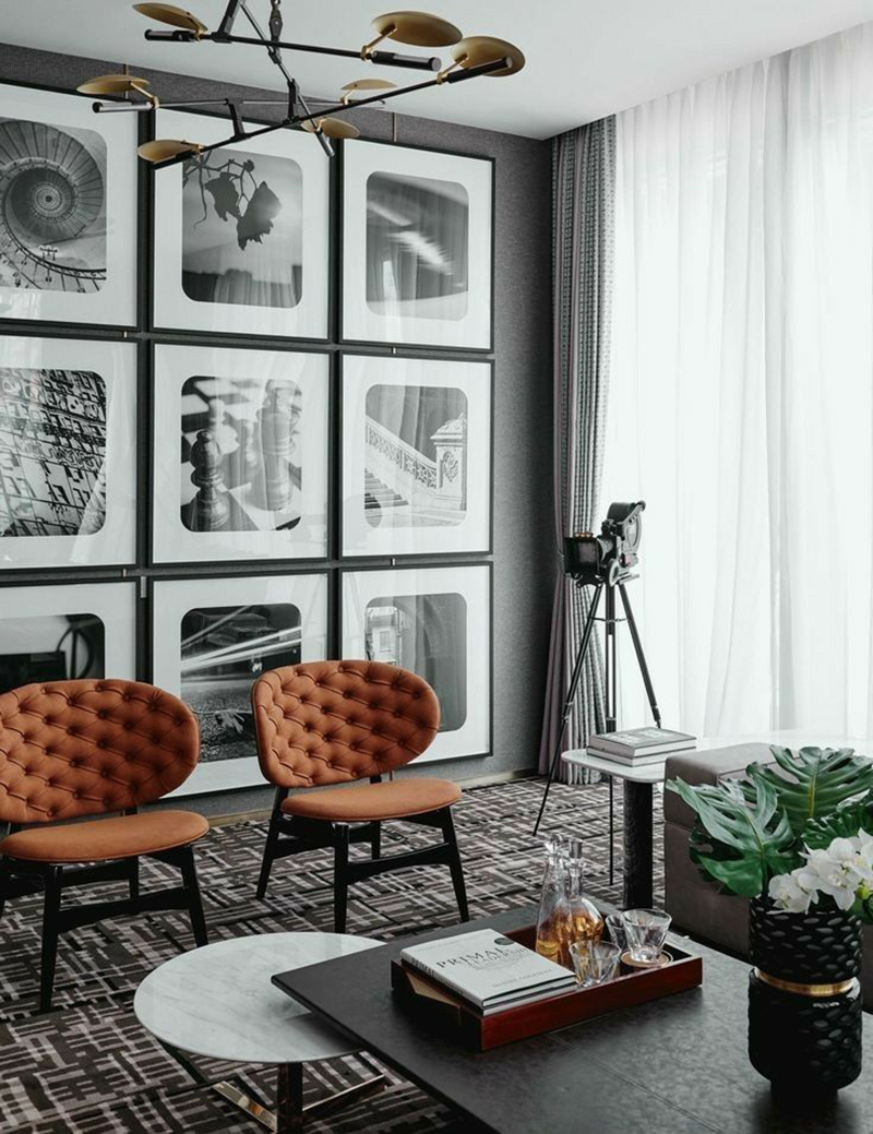 Sala com decoração em preto e branco com gallery wall Sala com decoração em preto e branco com gallery wall